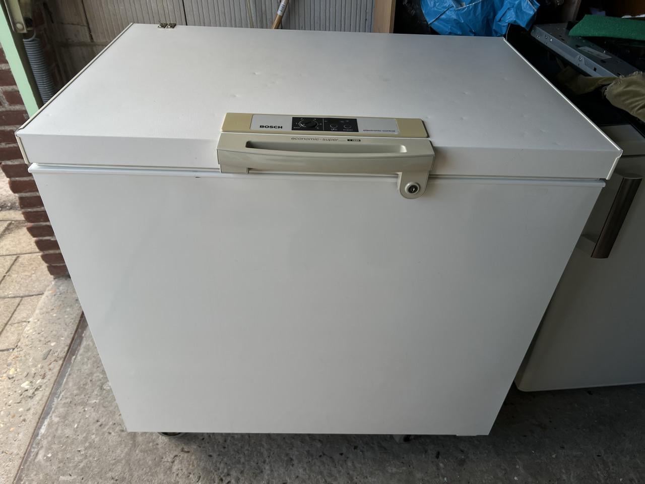 Bosch Economic Super control vrieskist Vriezer 93x85x60 cm. BHD