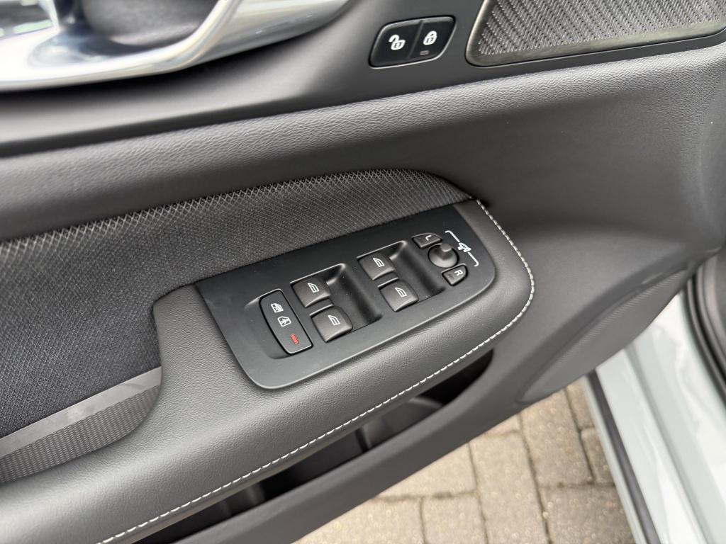 Volvo V60 t6 398pk recharge plus dark| adap.cruise| 360camera| trekaak