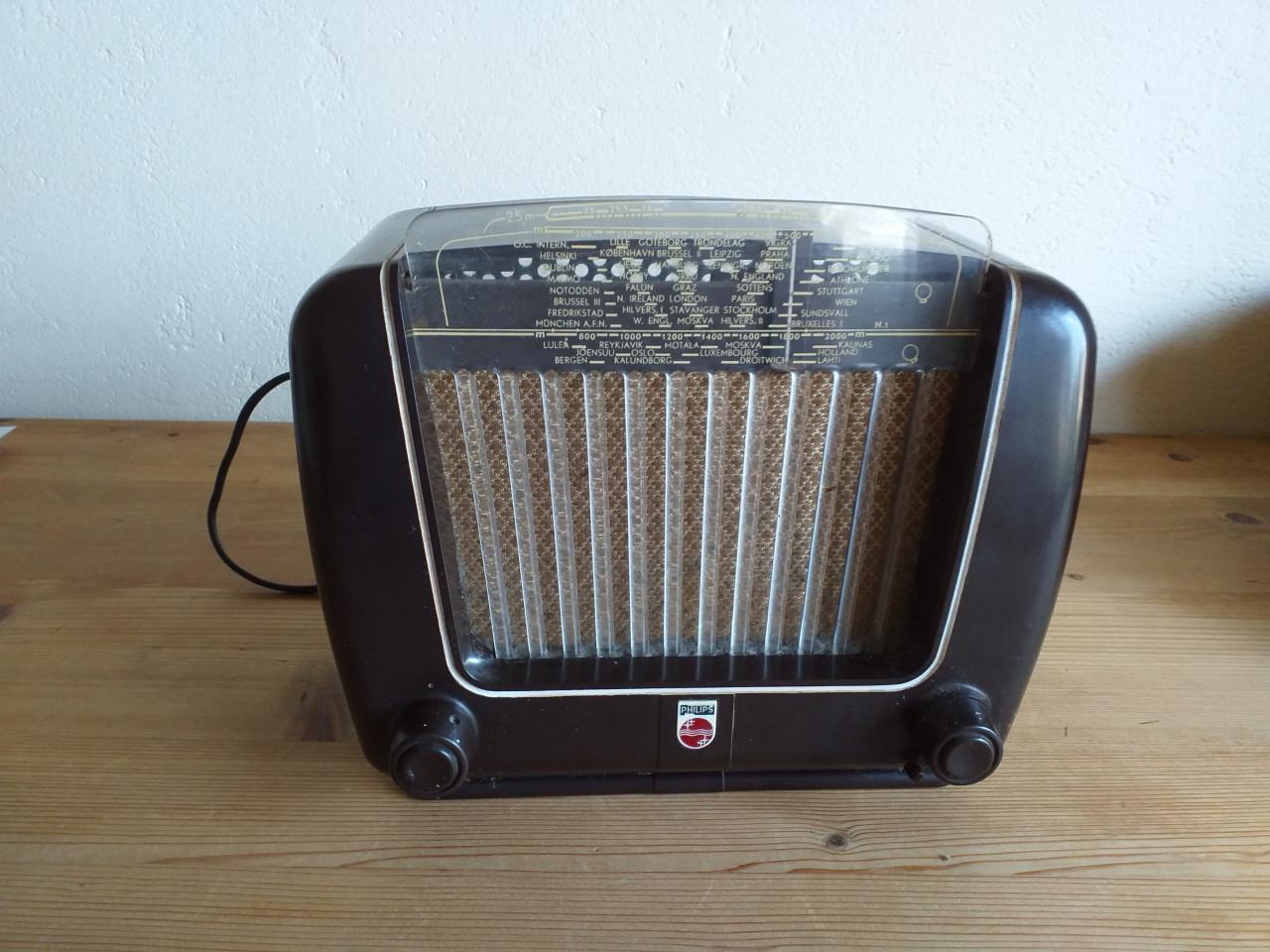 """MOOIE ANTIEKE PHILIPS RADIO""