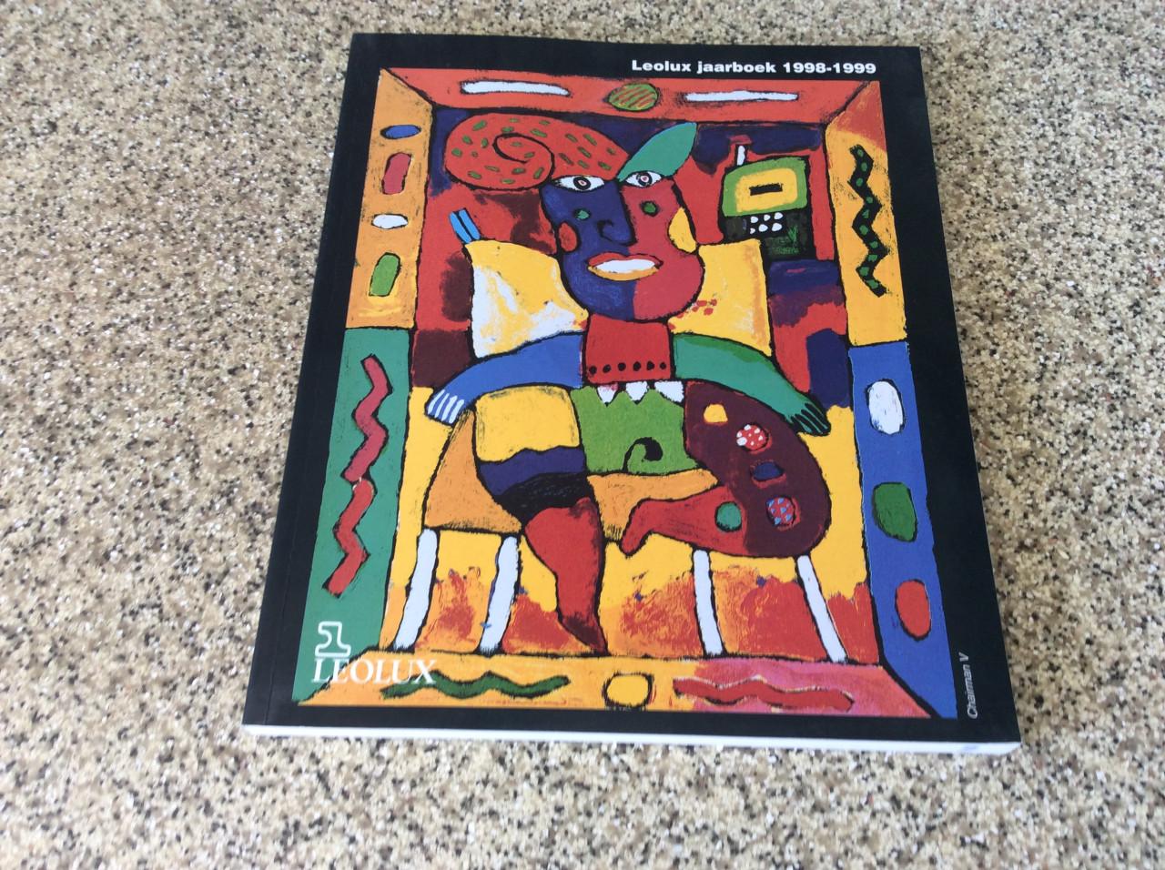 3 Leolux jaarboeken,