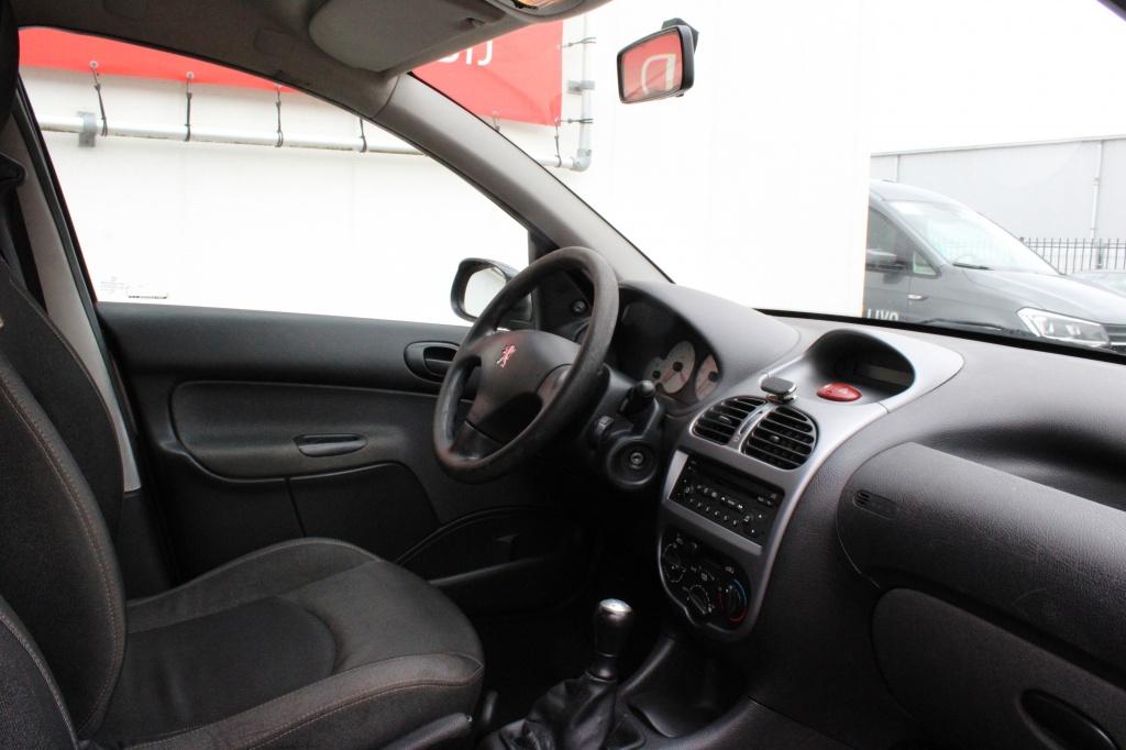 Peugeot 206 inclusief nieuwe apk, lees tek 1.4 génération