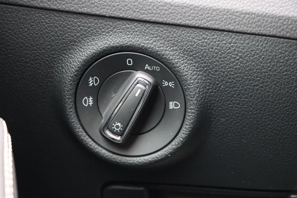 Skoda Superb combi 1.4 tsi iv sportline business 218pk dsg6
