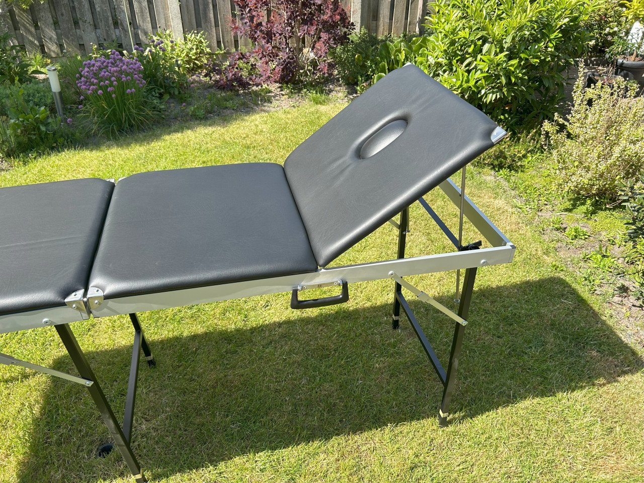 Metalen massage tafel