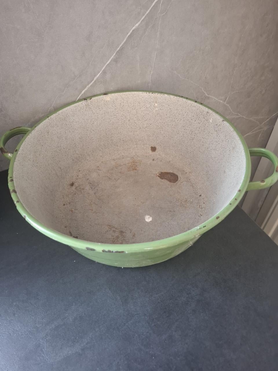 Groene emaille schaal