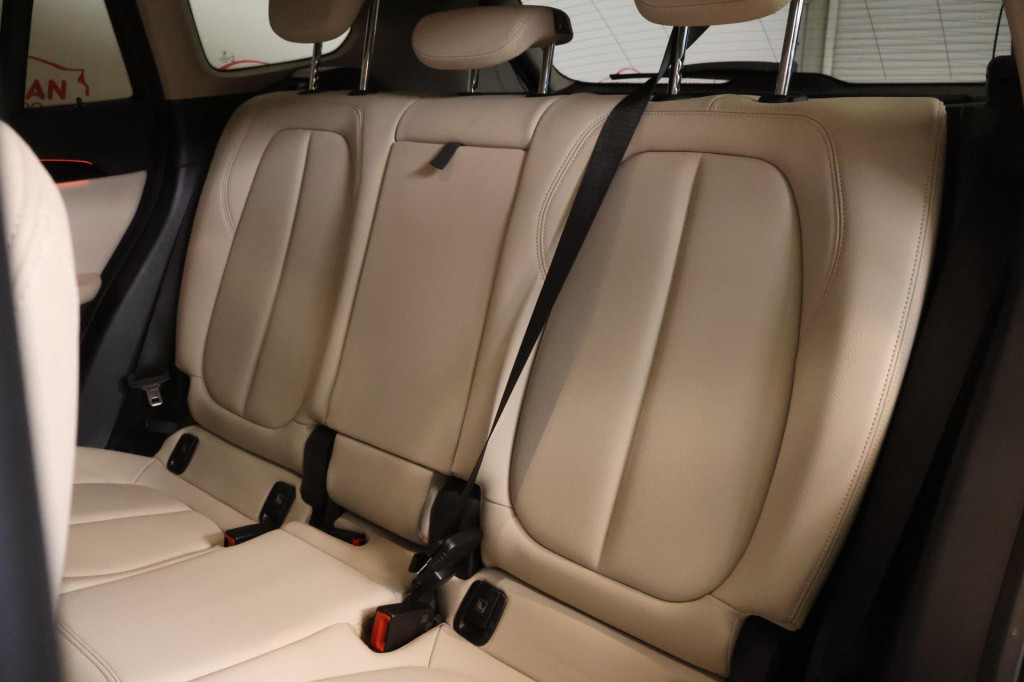 BMW X1 sdrive18i high executive x-line nl auto, leder, hud, led, el koffer