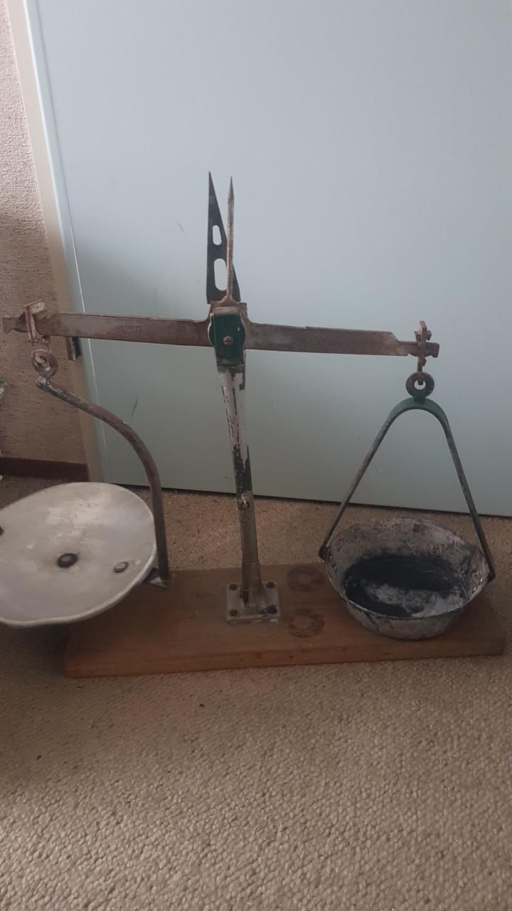 Grote antieke weegschaal