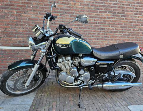 Triumph Thunderbird 900
