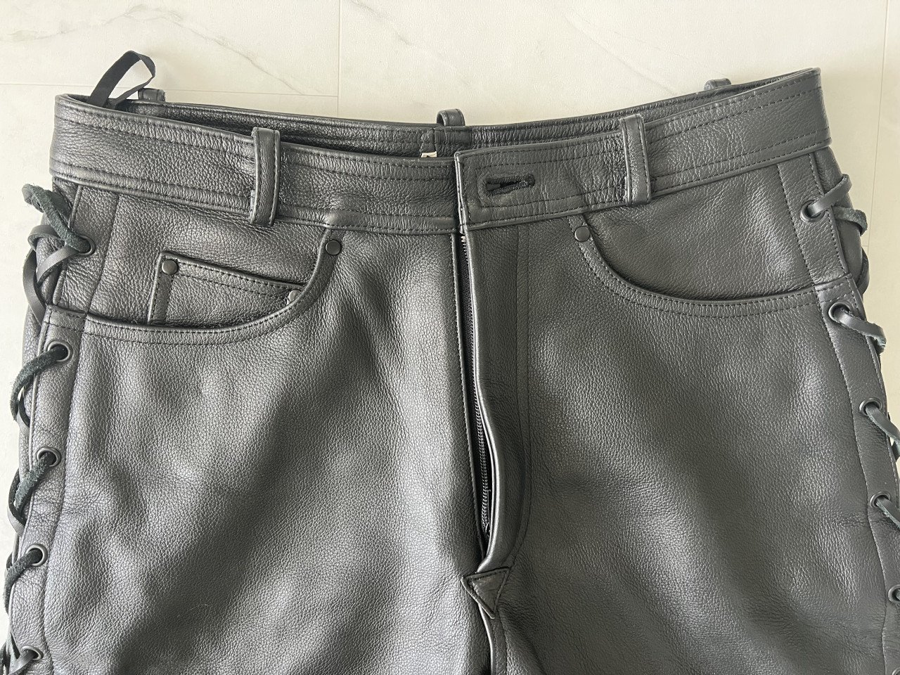 Lederen motorbroek met veters (dames) mt 36L