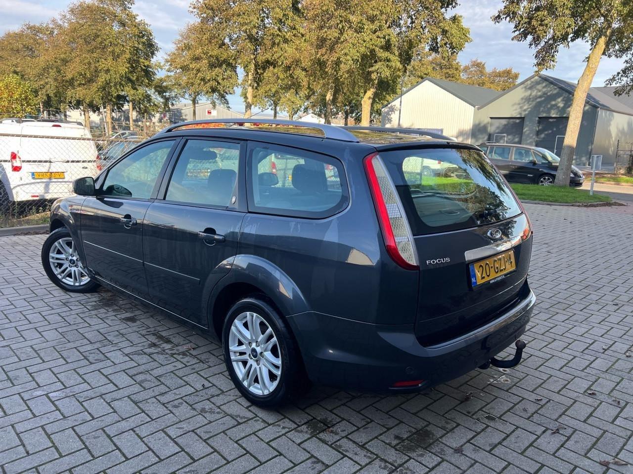 Ford Focus Wagon 1.6Ghia Airco/Pdc/trekhaak