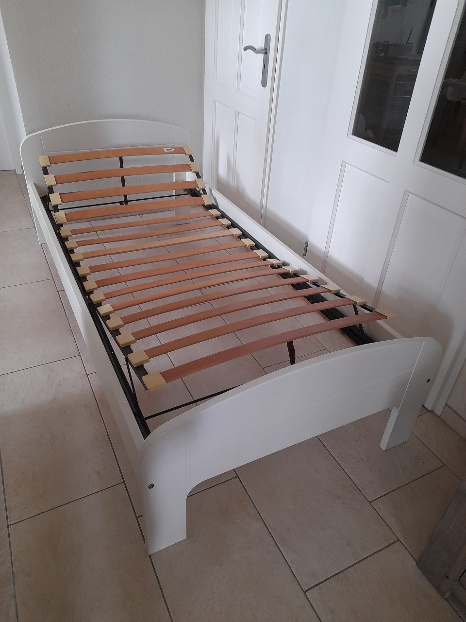 1 Persoons bed 90 x 200 (in goede staat )
