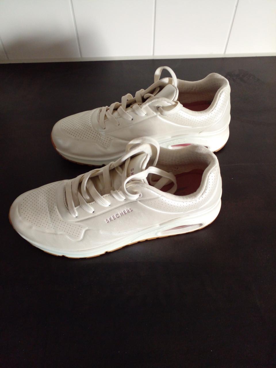 SKECHERS Pearl edition maat 40.