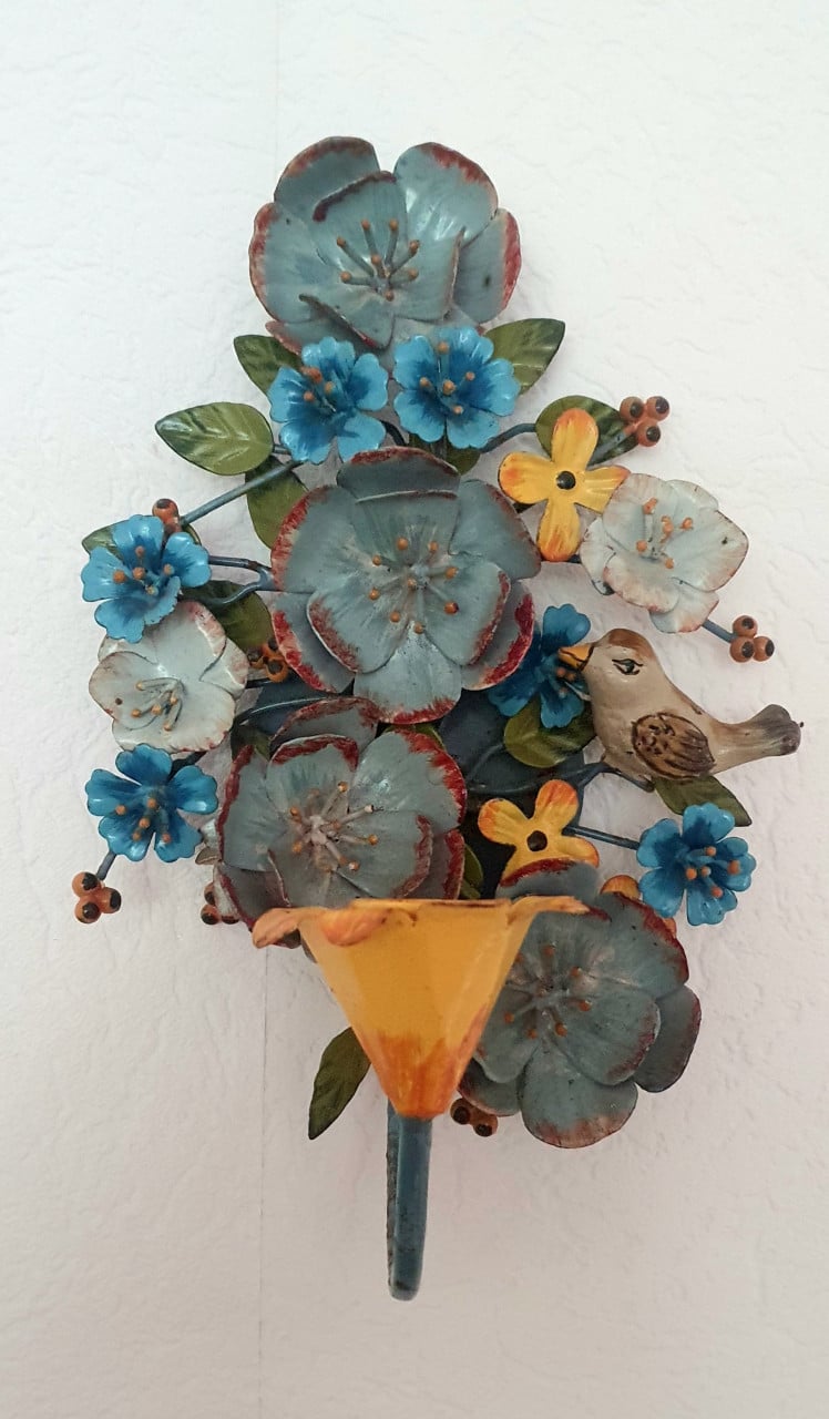 2 brocante/vintage metalen wandkandelaars
