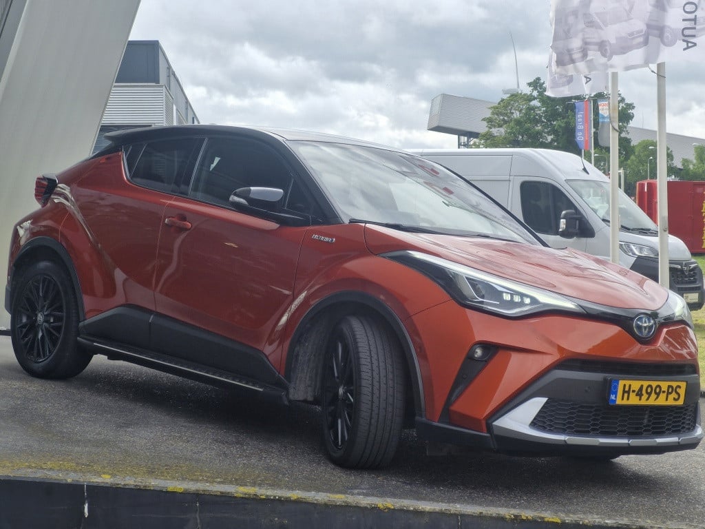 Toyota C-hr 2.0 hybrid launch edition
