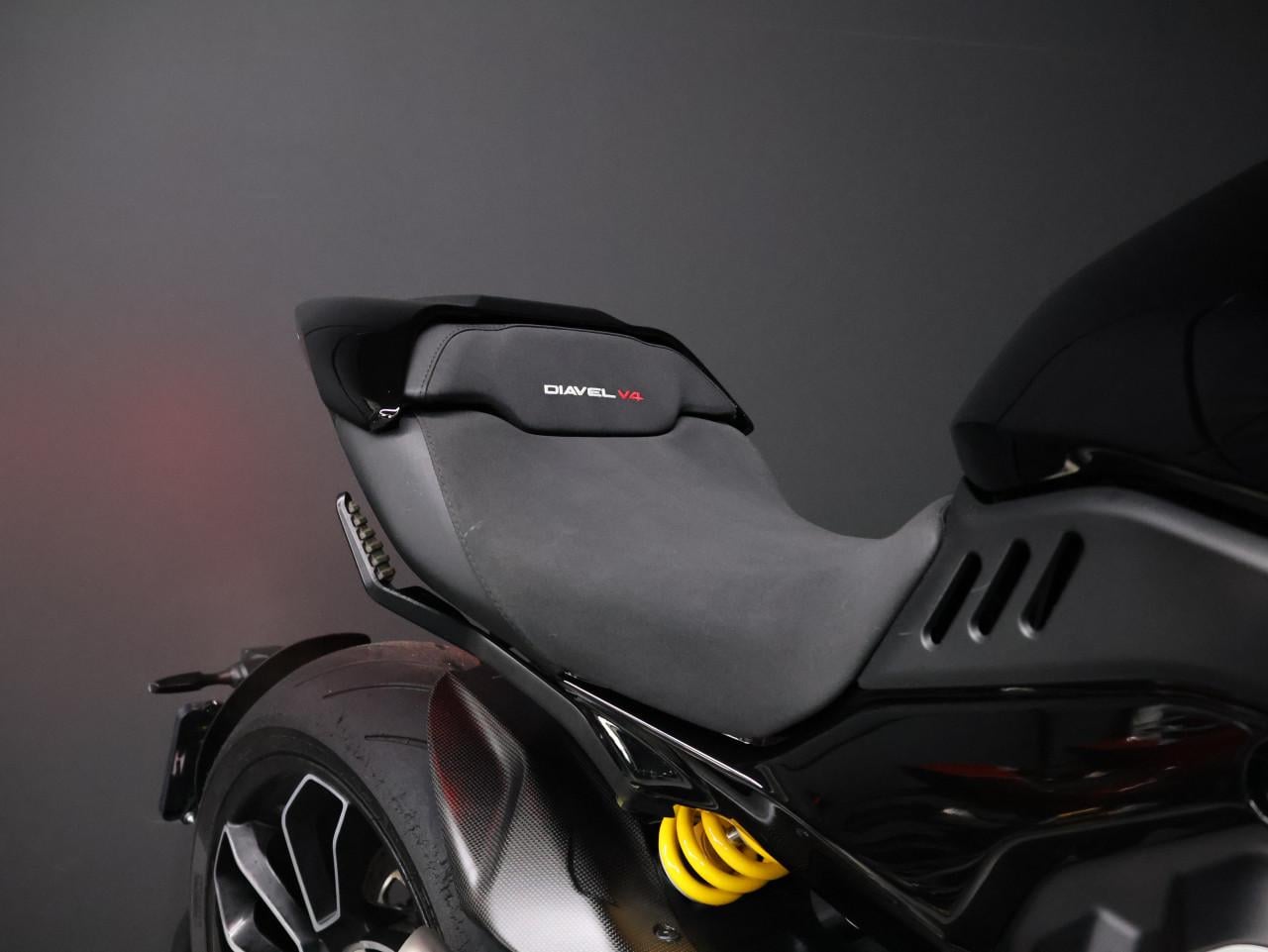 DIAVEL V4 | Carbon + Accessoires (T.w.v. €2680.-)