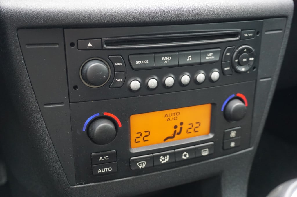 Citroen C4 1.6-16v ligne business climate / elektr. ramen / cruise / nap