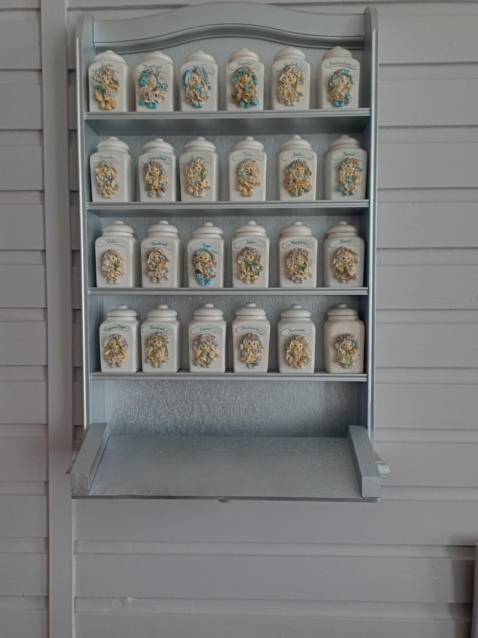 Uniek en nostalgisch kruidenrek