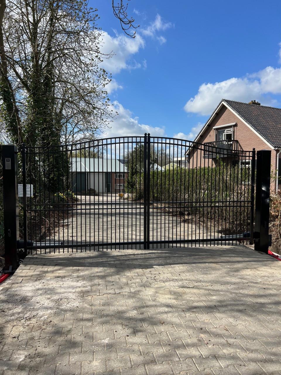 Een Meerwaarde voor uw woning: Inrijpoorten - Schuifpoorten en Tuinpoorten.