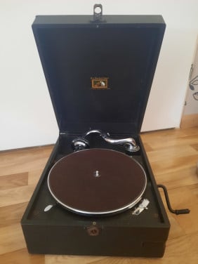 Antieke His Master's Voice platenspeler