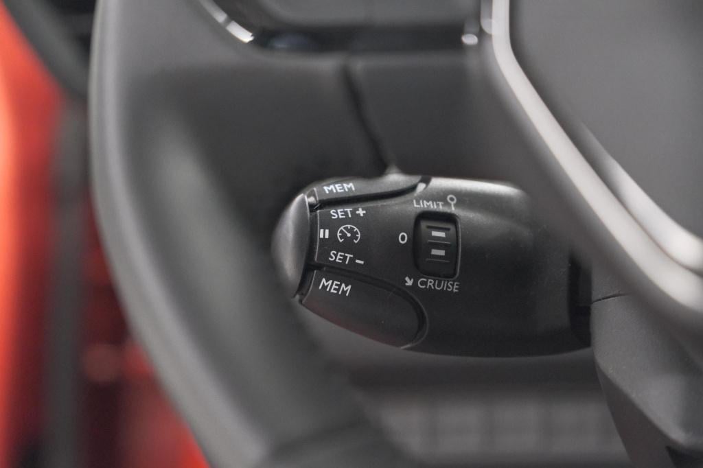 Peugeot 208 puretech 100 allure | camera | navigatie | parkeersensoren | ap
