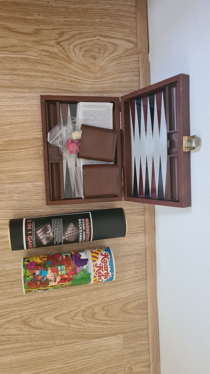 Diverse spellen en stempels te koop