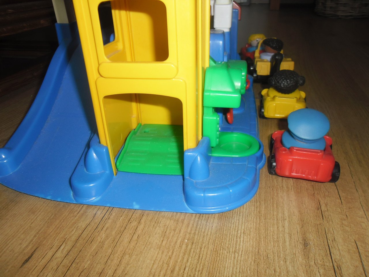 FisherPrice  garage