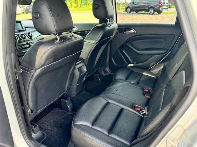 Mercedes-Benz B-Klasse 180 ambition l leder twin l airco l becker map pilot