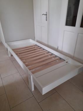 Mee groei bed (max 80 x 200)  In goede staat !