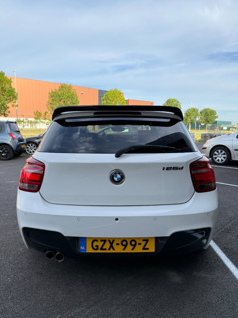 BMW 1 Serie 125d - m sport - nieuwe motor- full option!