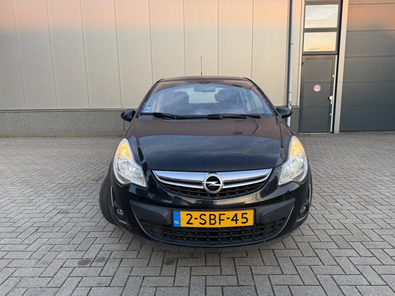 Opel Corsa 1.4-16V Cosmo 164.196KM