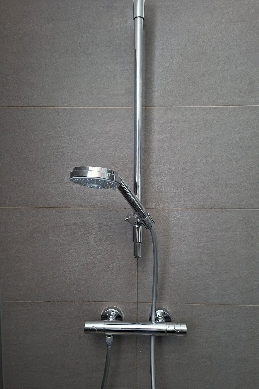 Thermostaatkraan, glijstang en douchekop chroom