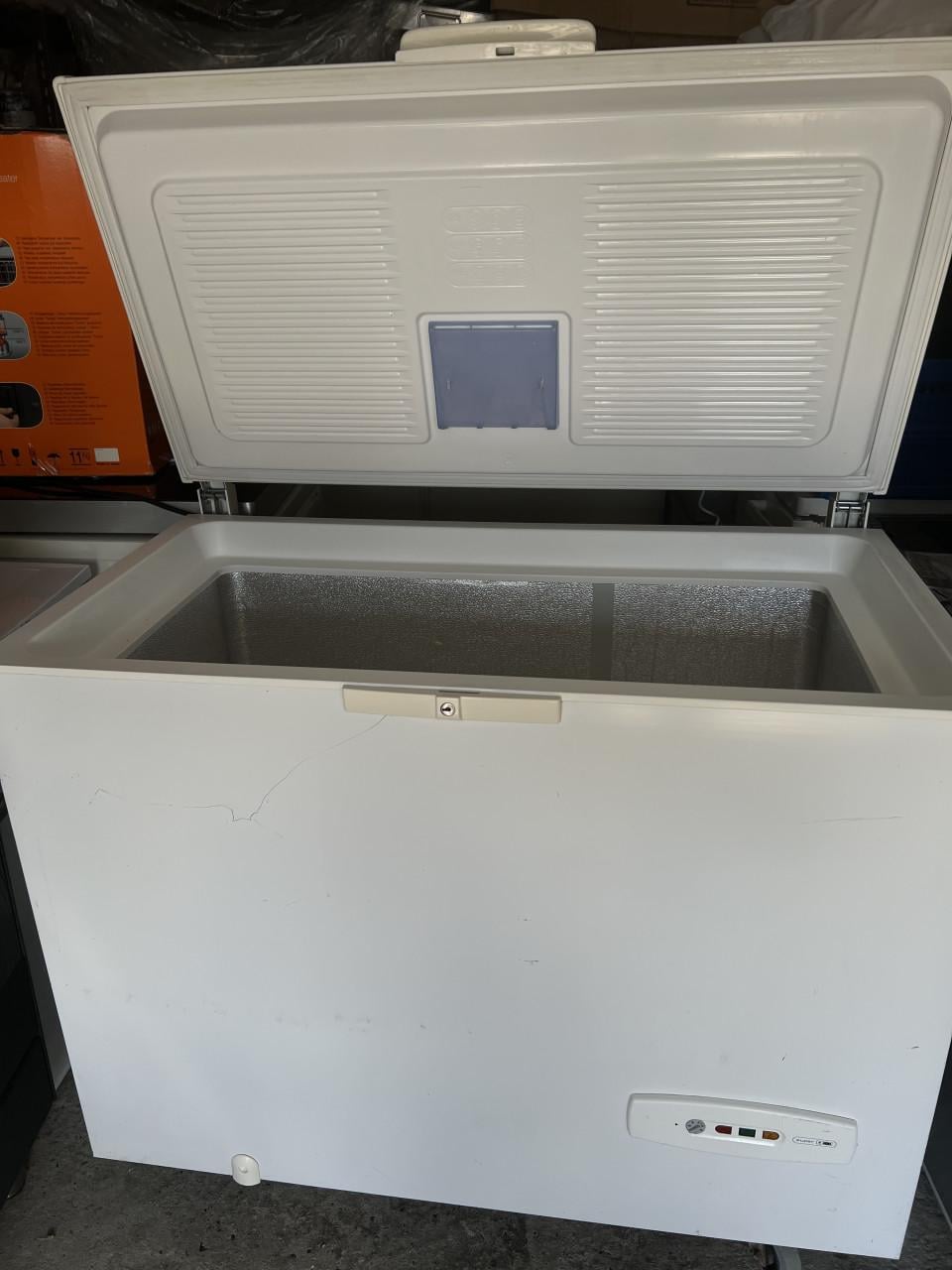 Zo goed als nieuwe Whirlpool vrieskist 235 liter A+ – Schoon en zuinig