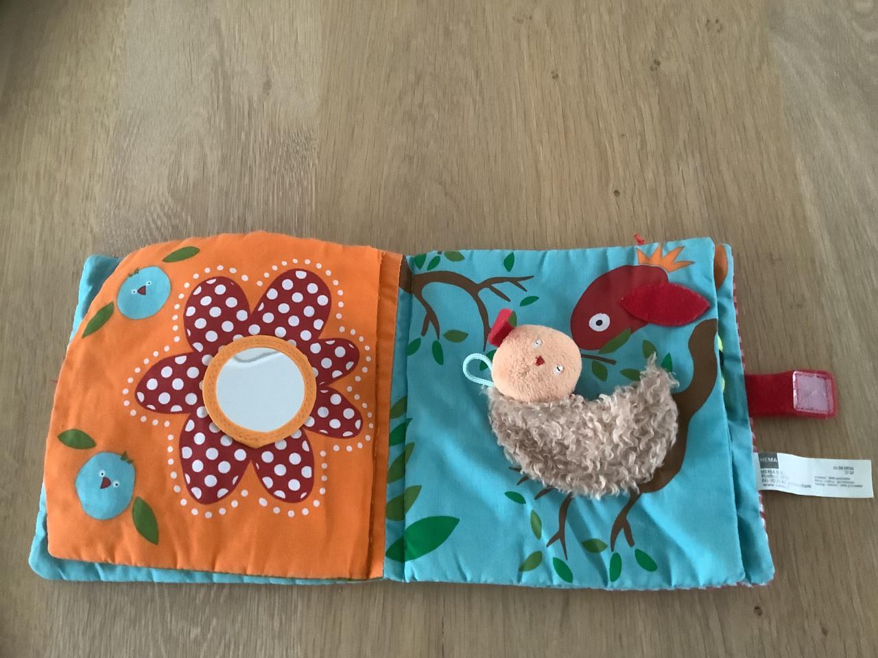 Hema stoffen Zoek en Voelboekje, z.g.a.n.