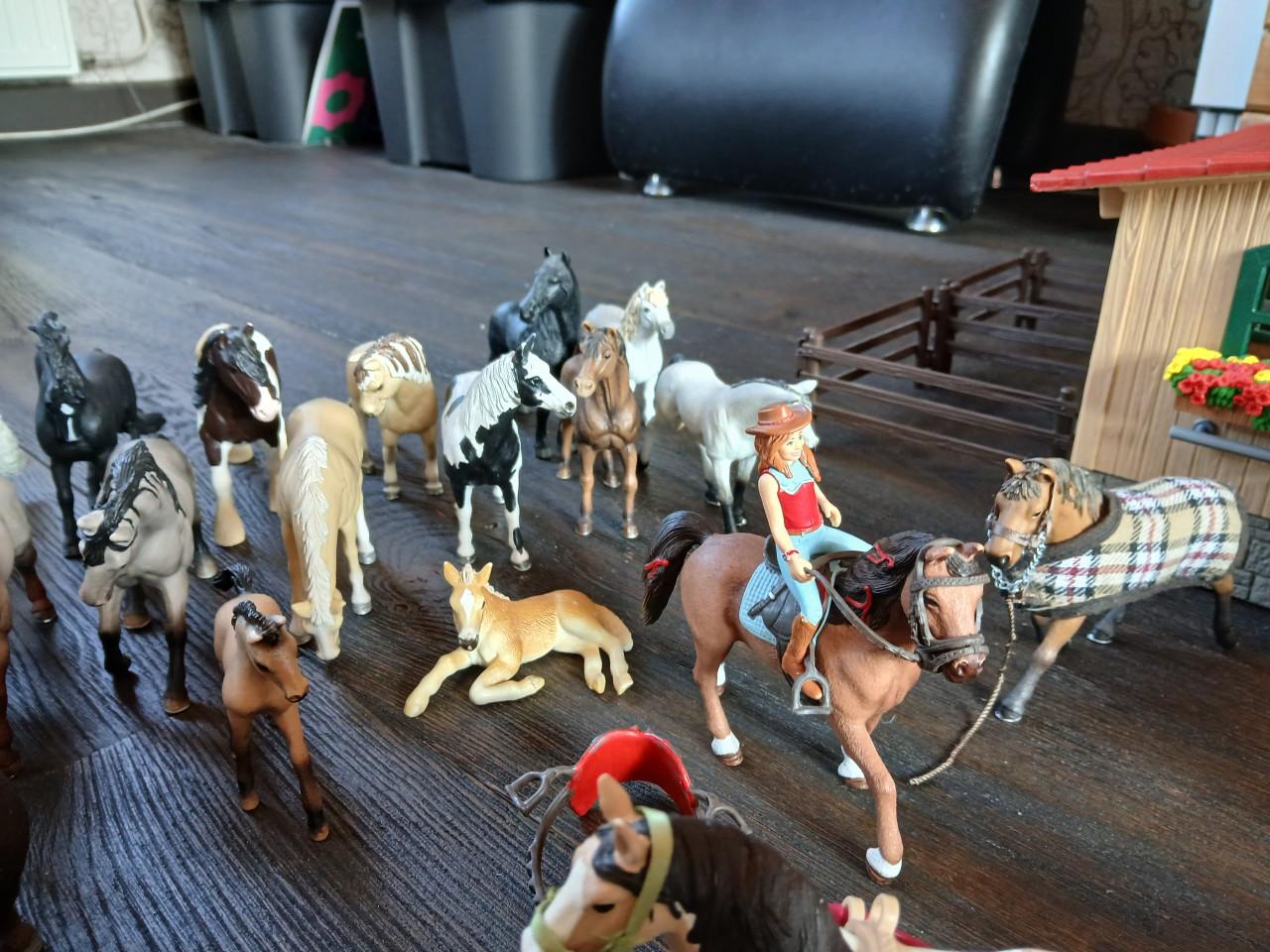 Heel veel Schleich, paarden, manege en meer