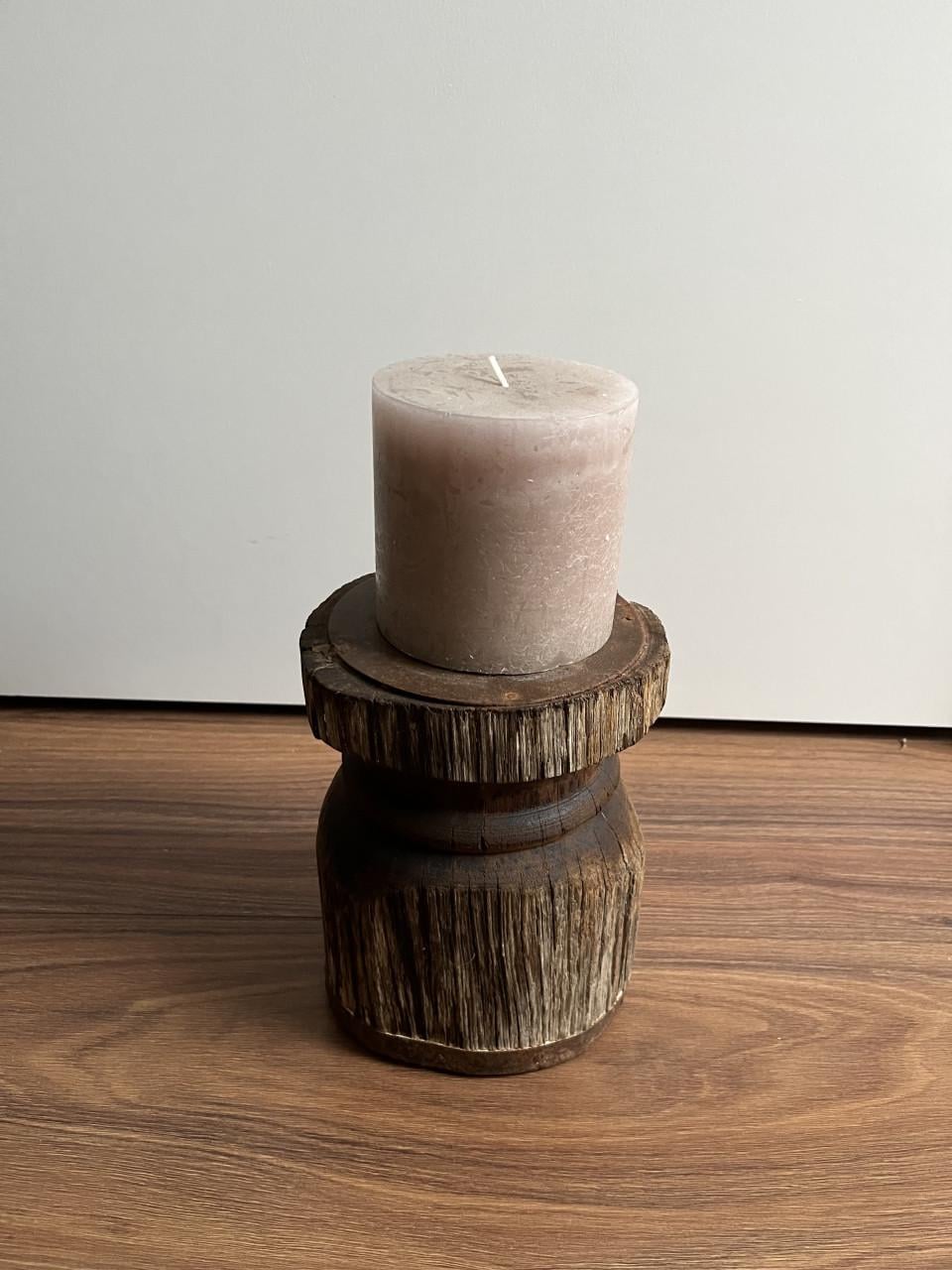 Houten kaarsenstandaard