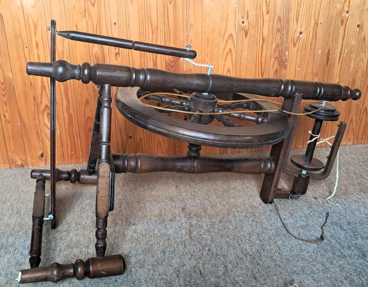 Compleet Spinpakket: Authentiek Spinnewiel, 2 Spoelwinders & Handkaarden