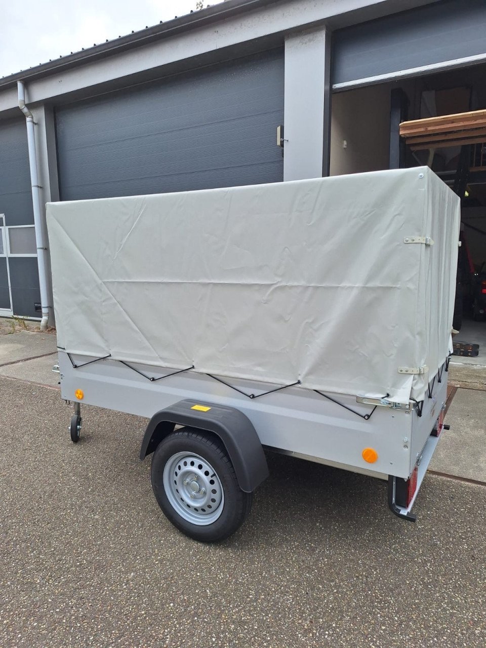 Aanhangwagen met huif nieuw!!!!