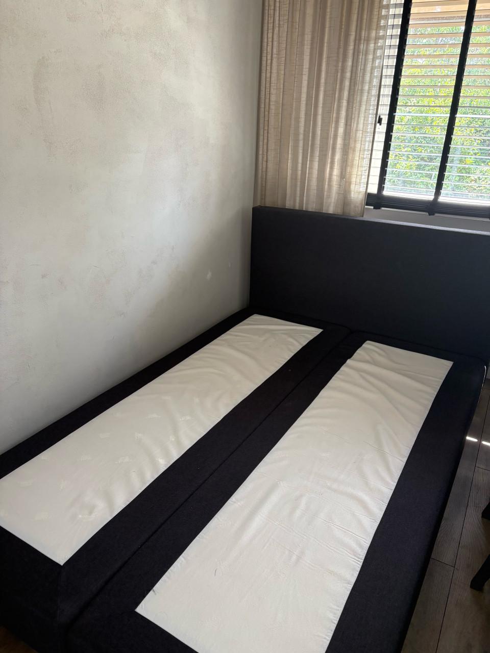 Stoffen bedframe 140 x 210 cm – €75