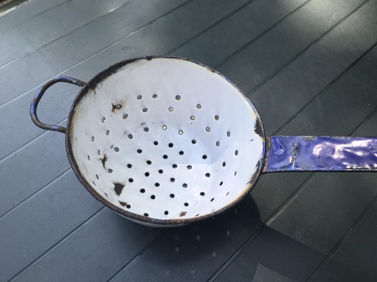 Emaille brocante zeef en trechters