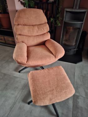Gave draaifauteuil met hocker roze