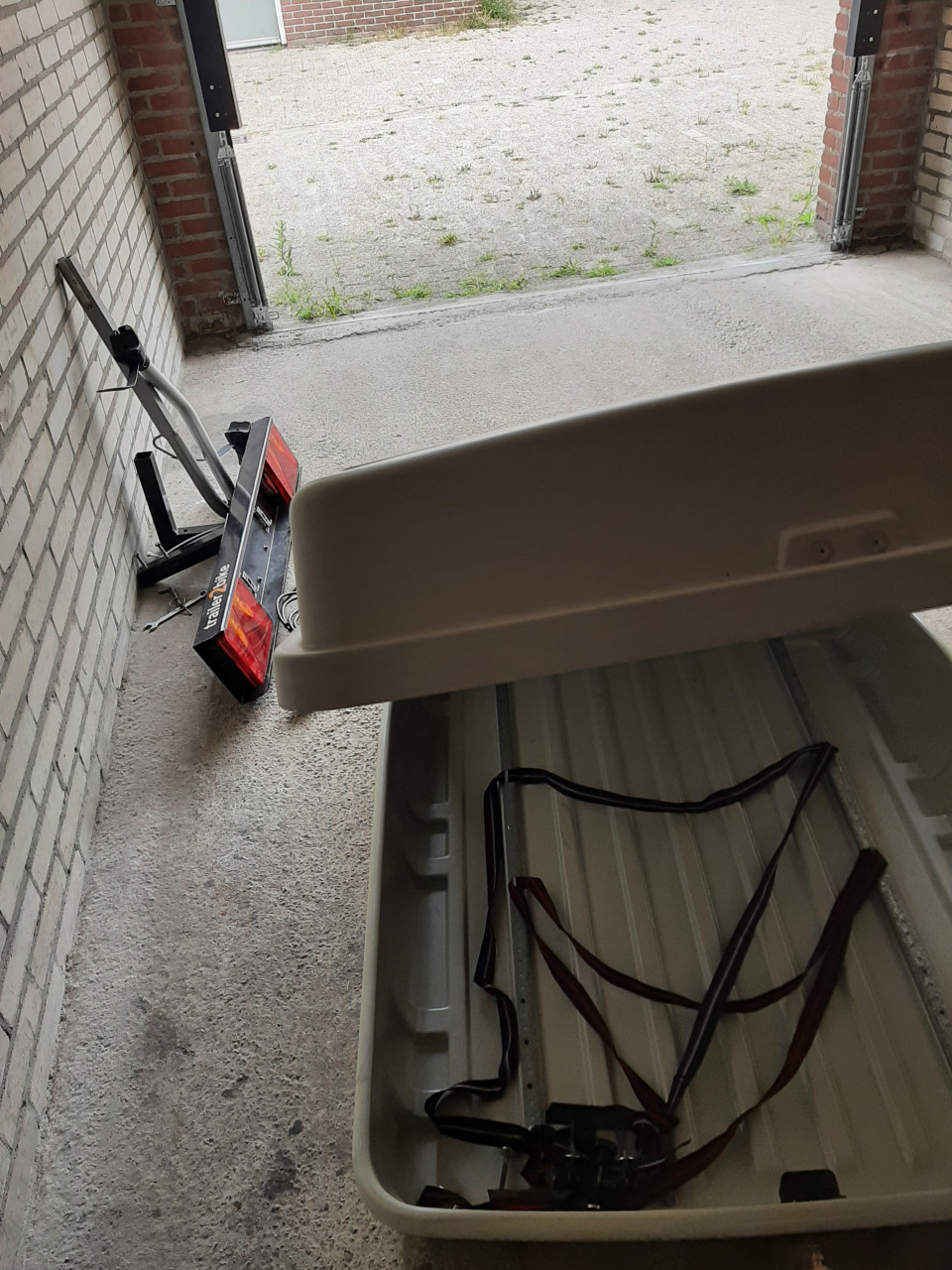 Te koop hapro 400 dakkoffer