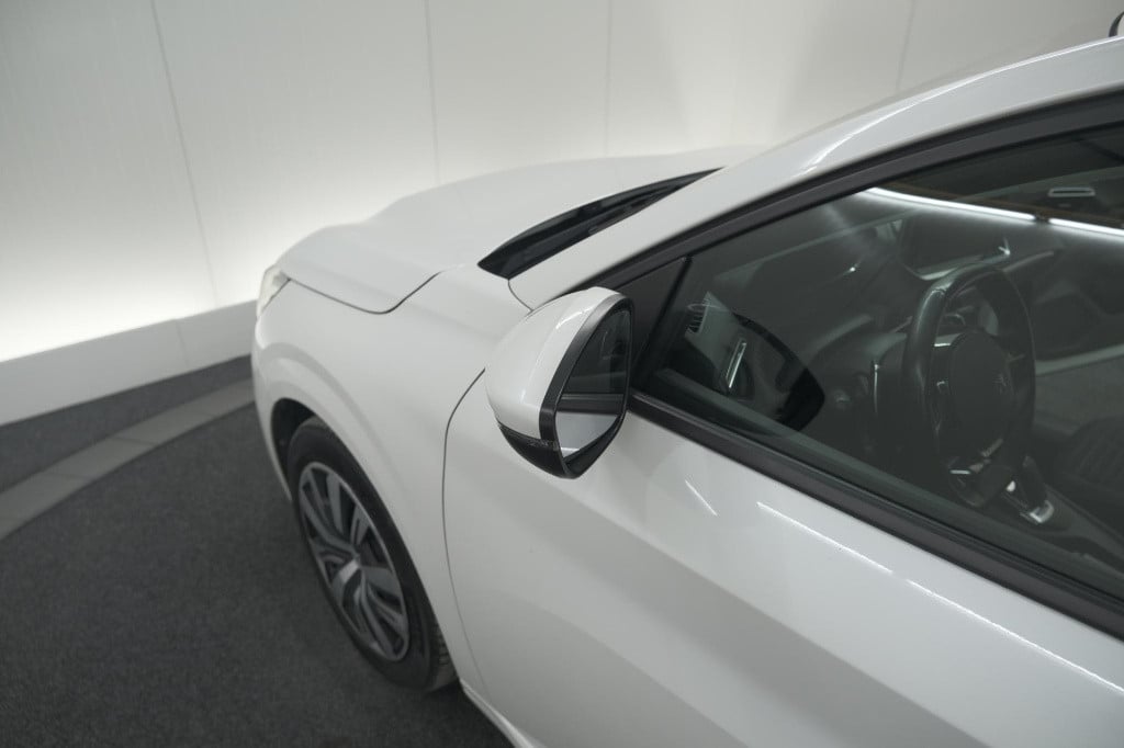 Peugeot 208 puretech 100 eat8 active | trekhaak | parkeersensoren | navigat
