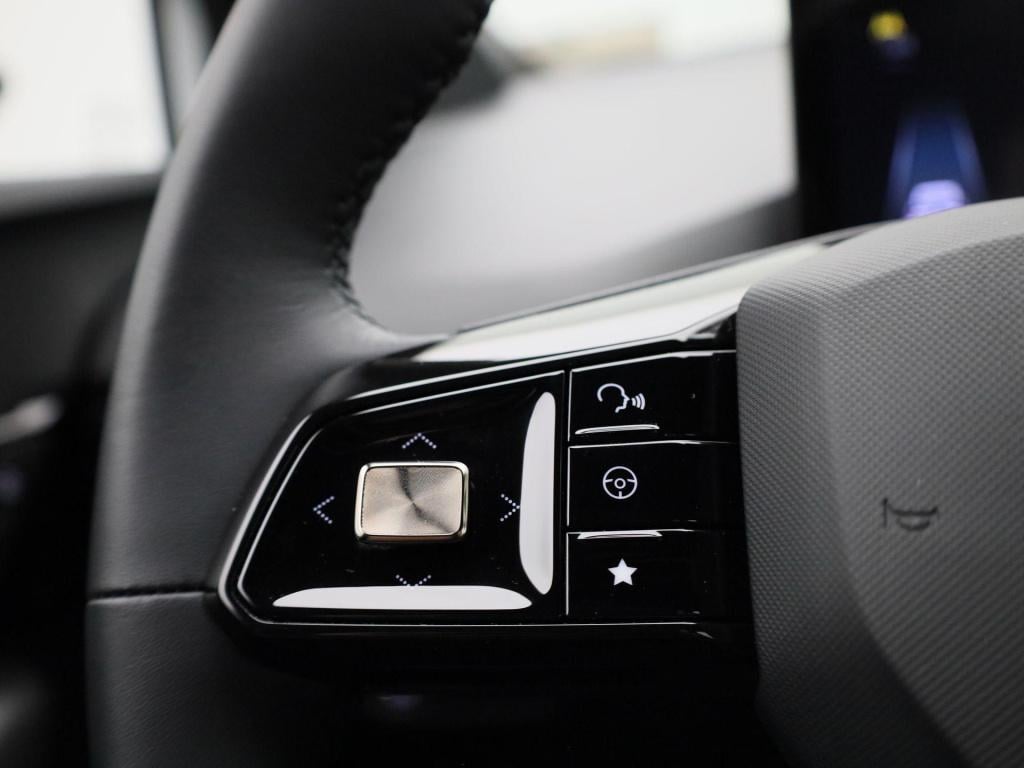 MG Mg4 64 kwh luxury | automaat | navigatie | climate control | apple carpl