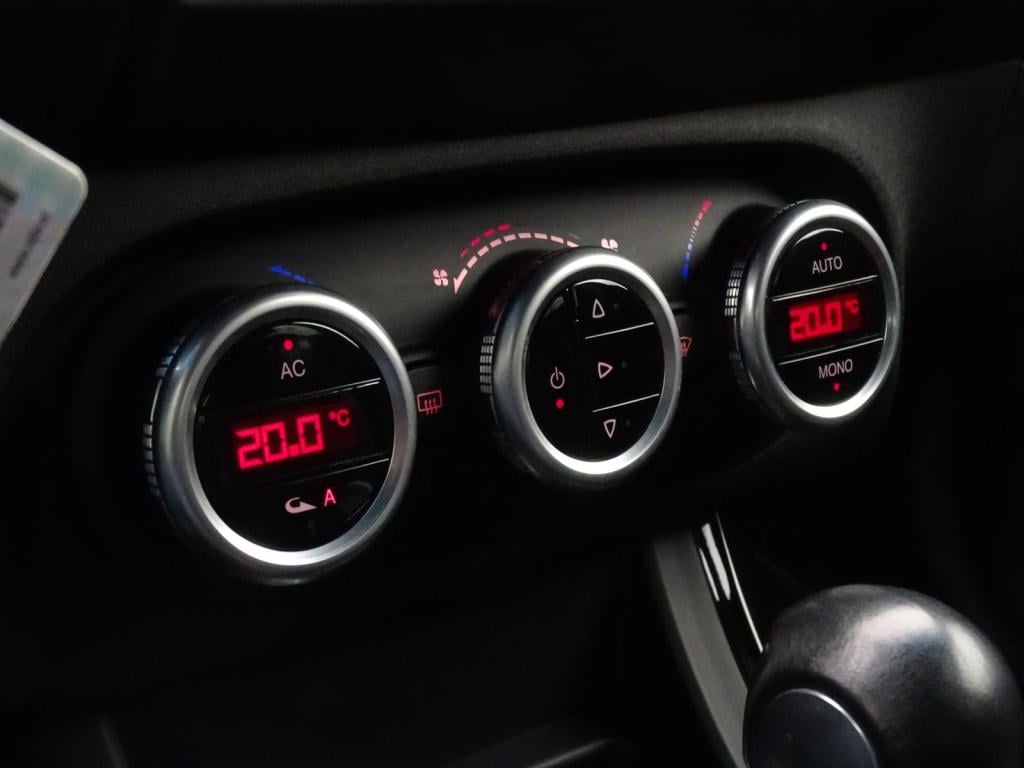 Alfa Romeo Giulietta 1.4 t distinctive 170pk automaat | bluetooth