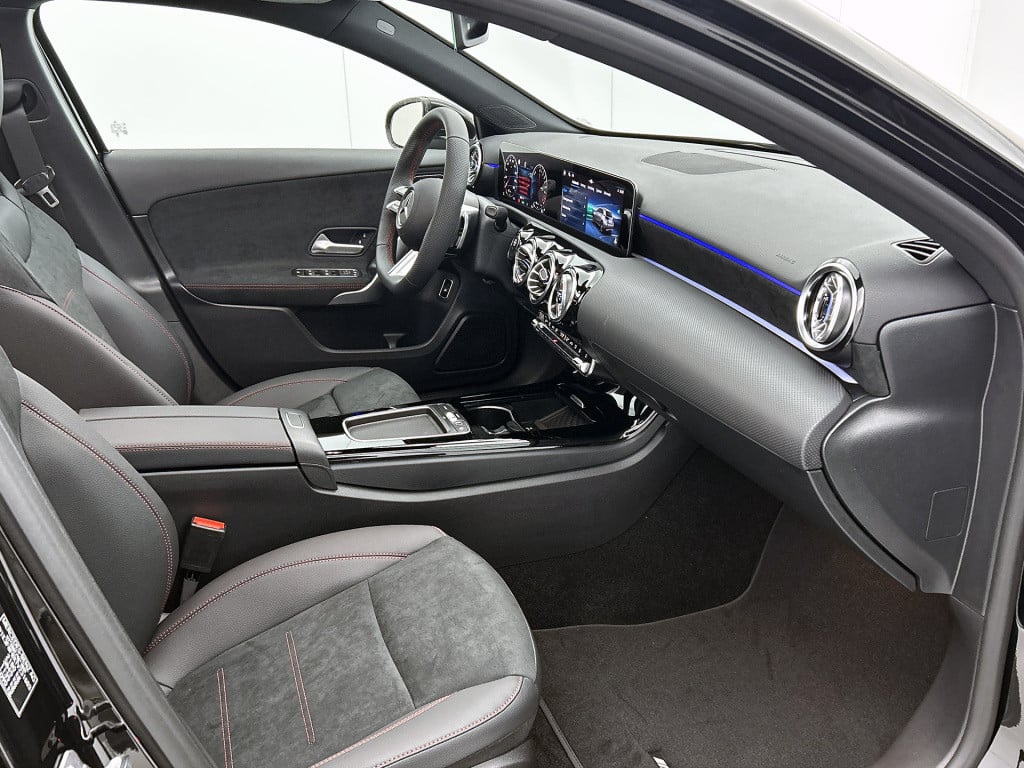 Mercedes-Benz A-Klasse 250 e business solution amg | parkeerpakket met acht