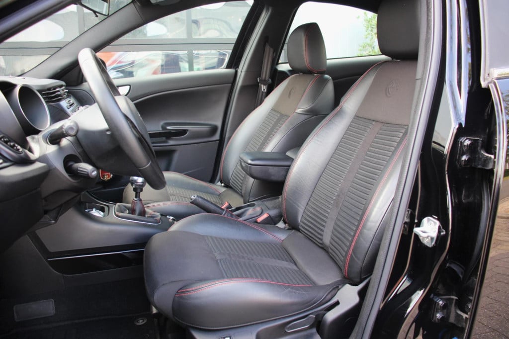Alfa Romeo Giulietta 1.4 t turbo turismo - leder - cruise - clima - stoel v