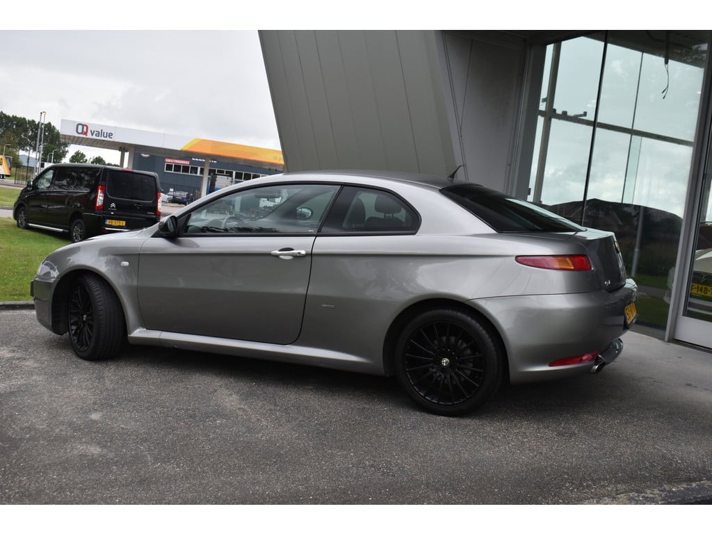 Alfa Romeo GT 2.0 jts distinctive
