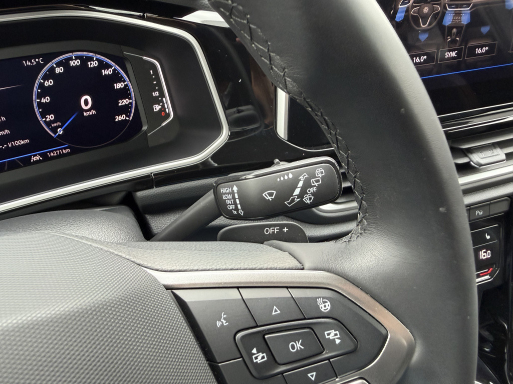 Volkswagen T-roc 1.5 tsi 150pk dsg r-line | acc | side assist | camera