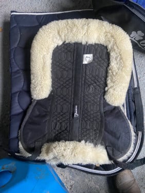 Horka zadelonderlegger bont maat pony