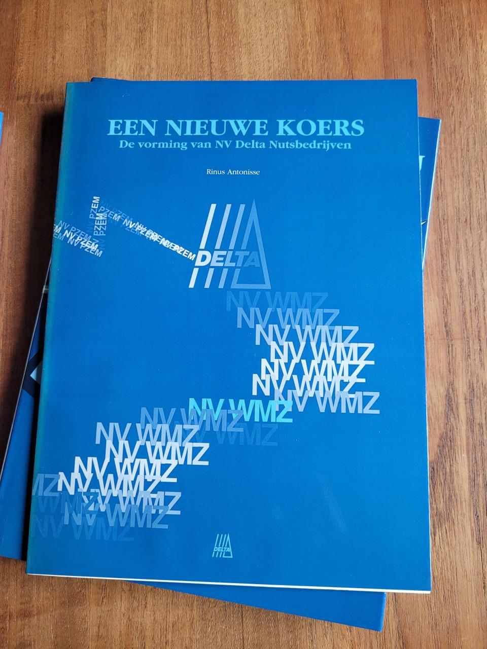 Boeken over water/tij ( Delta Nutsbedrijven)