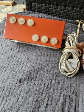 Heel mooi metalen vintage bedlampje oranje van het merk Herda...